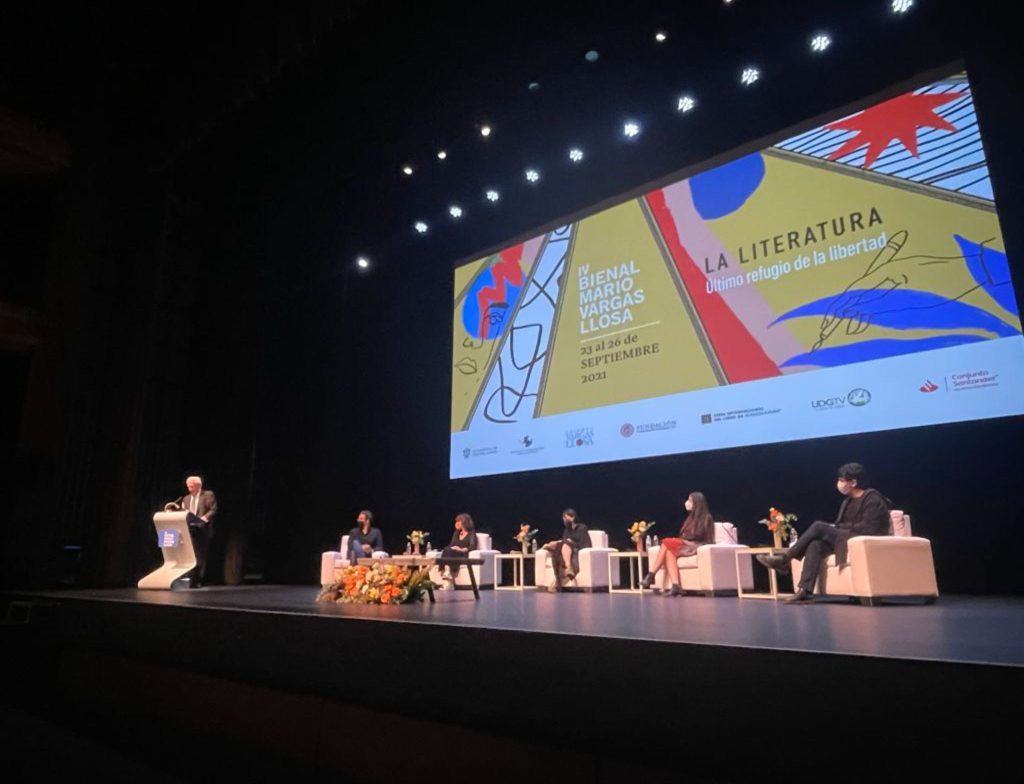 Juan Gabriel Vásquez gana la Bienal de novela Mario Vargas Llosa