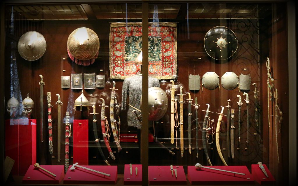 Tour to the Armory Chamber of the Kremlin by Gorila Travel