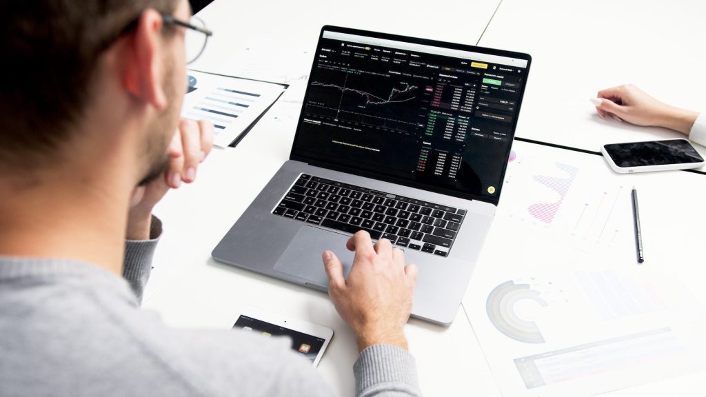 Corning Incorporated (GLW) 1M Trading Analysis (TA)