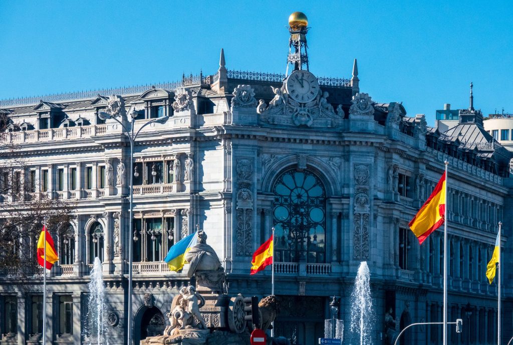 Madrid Night life, Tapas Bar Hopping, Flamenco Madrid, Madrid Roof top Bars, Madrid Night clubs, Gran Via Madrid, Retiro Park Madrid, Late Night Museums,